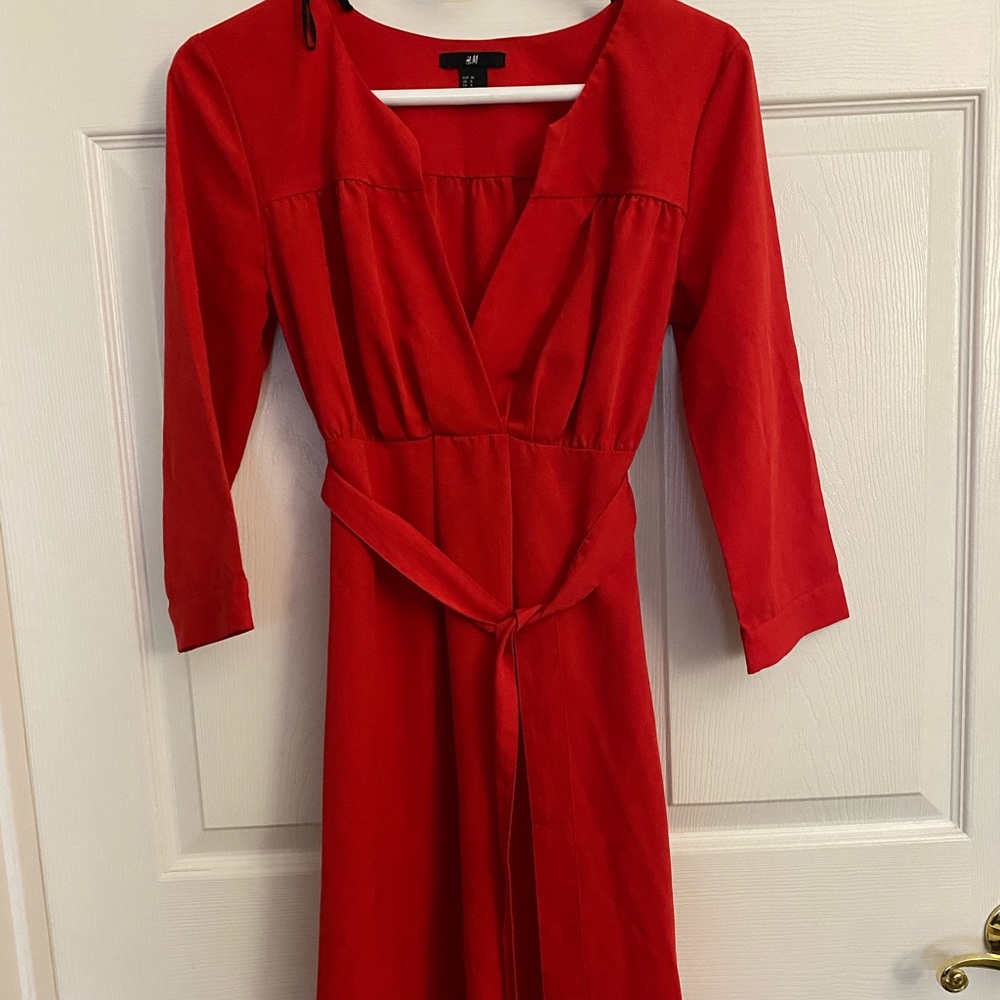 H&M red 3/4 sleeve dress